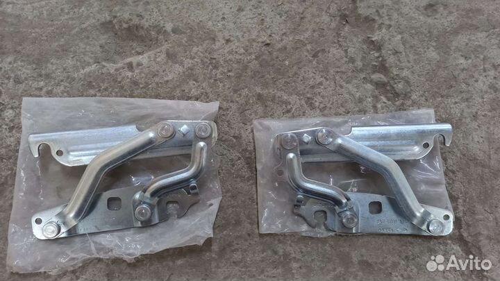 Петля капота правая левая Ford Fiesta 2008-2013