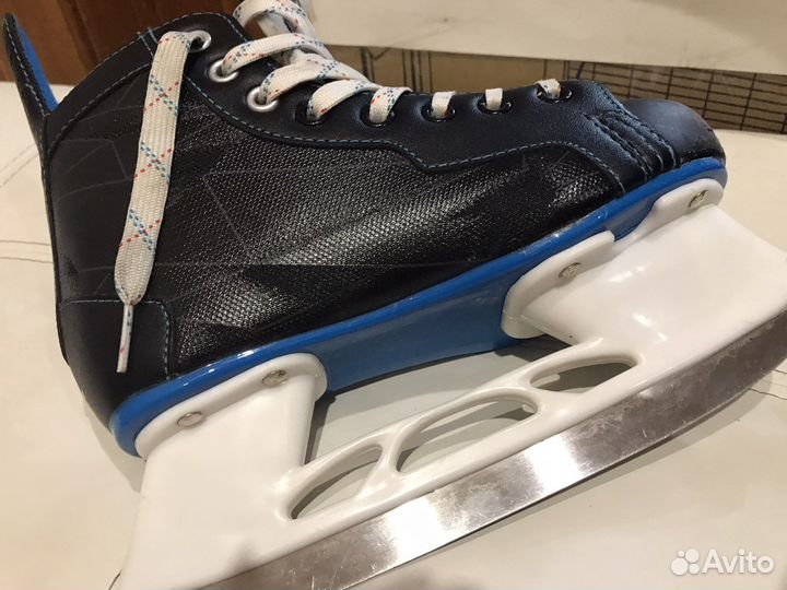 Коньки хоккейные