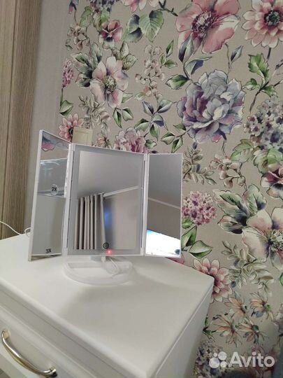 Зеркало с подсветкой настольное