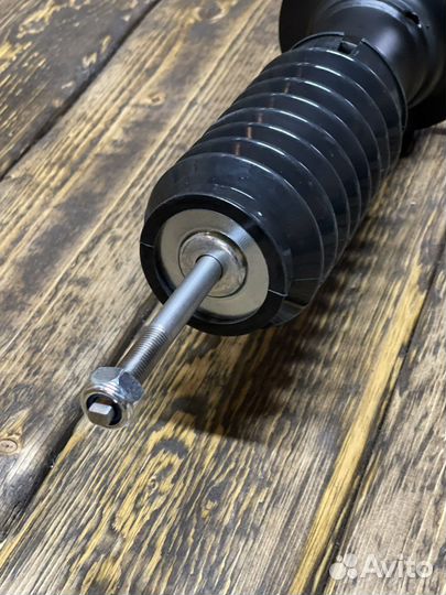 Амортизатор Tiger передний Mitsubishi Pajero 3,4