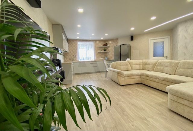 4-к. квартира, 97 м², 1/6 эт.