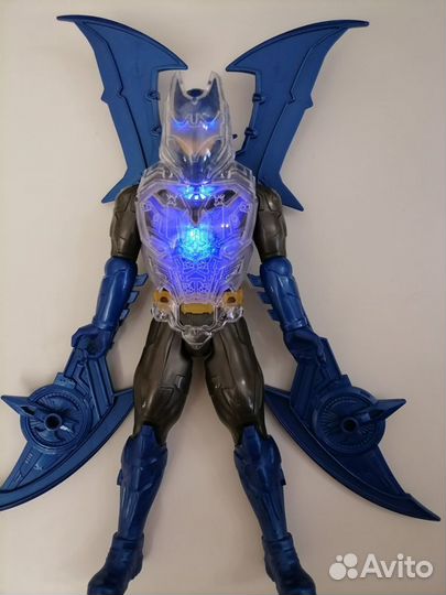 Фигурка бэтмэна