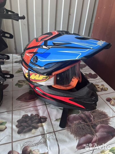 Мотоботы и шлем с очками