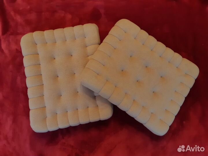 Подушка печенюшка крекер 46х36х6см