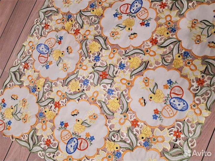 Винтажная скатерть пасхальная чайная с вышивкой