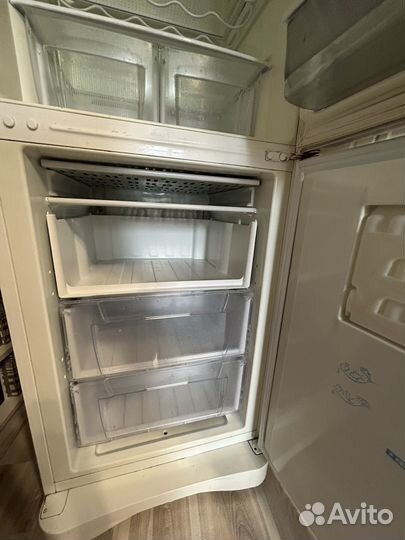 Холодильник indesit