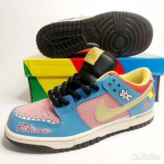 Nike sb Dunk Low Strange Love