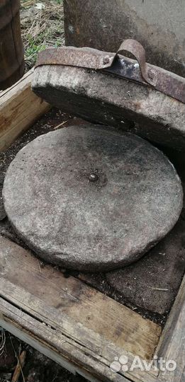 Каменные жернова