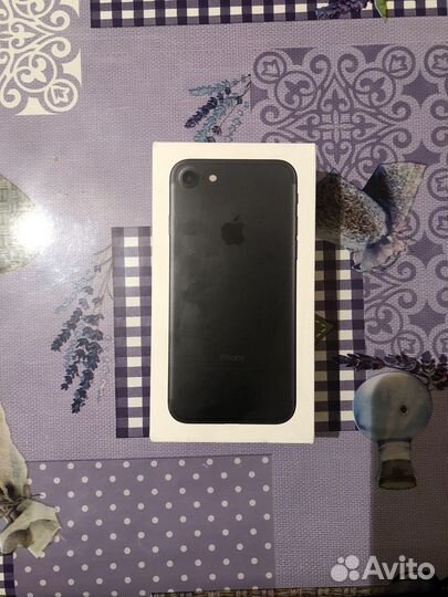 Коробка от iPhone 7