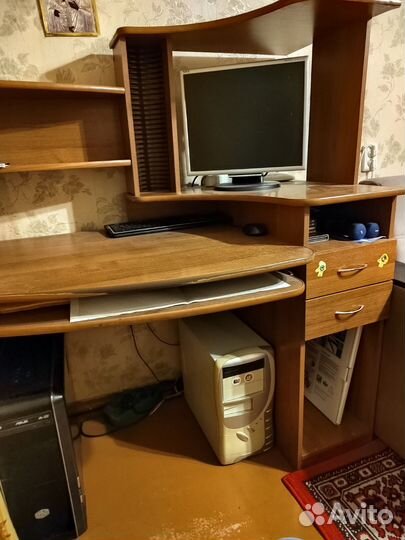 Компьютерный стол