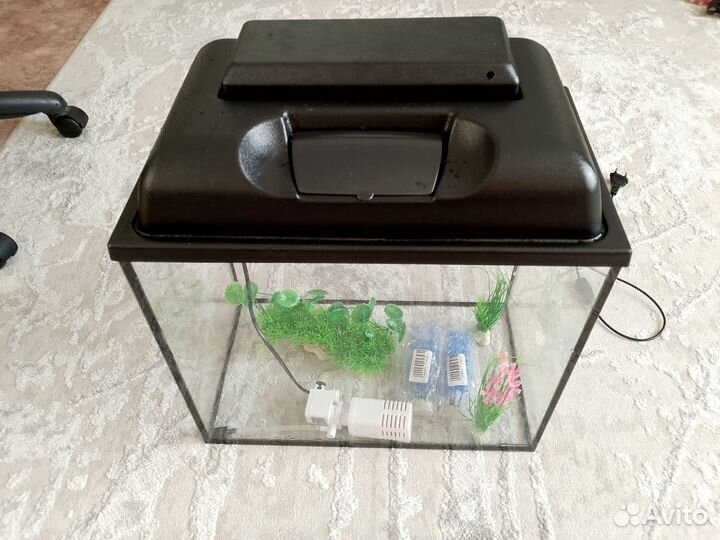 Аквариум 30 литров, лампа, фильтр, декорации