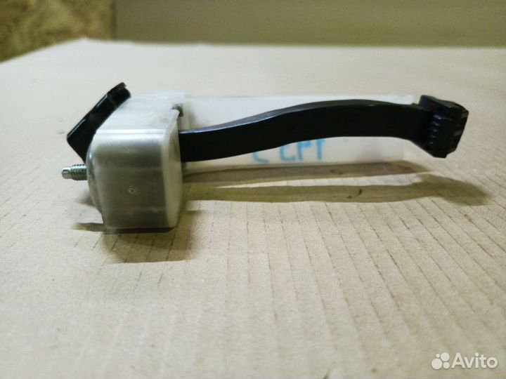 Lexus NX Z10 Ограничитель задней правой двери