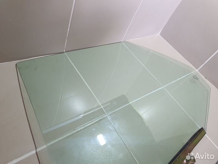 Стекло заднее левое LADA Priora / 2110