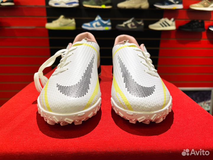 Многошиповки Nike Phantom GT футбольные