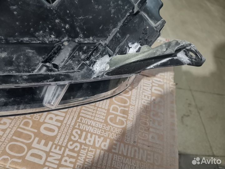 Фара оригинальная Renault Sandero Stepway 2018