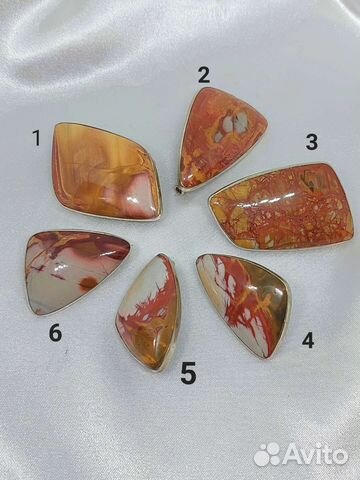 Пейзажная уральская коллекционная яшма в брошах