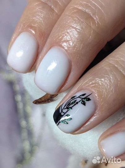 Модель на маникюр с покрытием гель лак