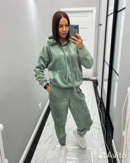 Женский спортивный костюм