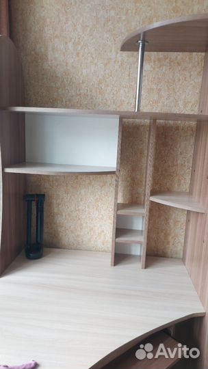 Угловой письменный стол