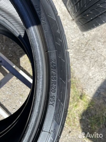 Nitto NT555 Extreme ZR 245/35 R20 и 275/30 R20