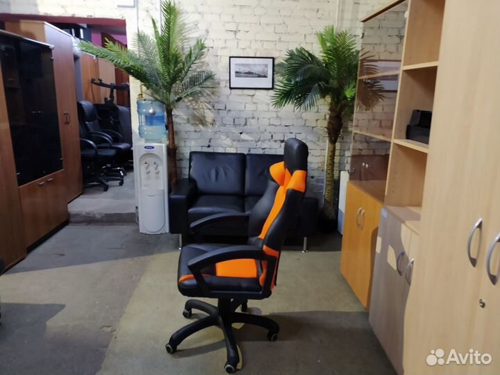 Кресло руководителя Дик новое (оранжевый)