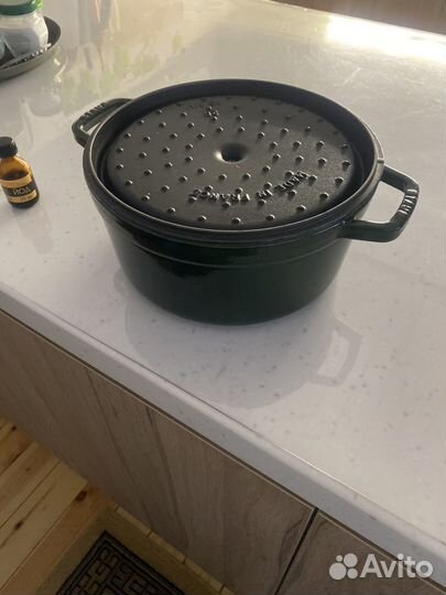 Кастрюля чугунная staub
