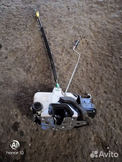 Замок двери задний правый Chevrolet Cruze J300