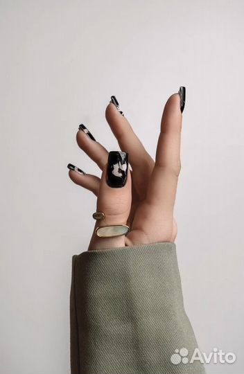 Маникюр в уютной студии