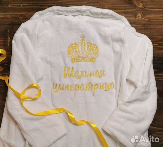 Женский велюровый халат с вышивкой