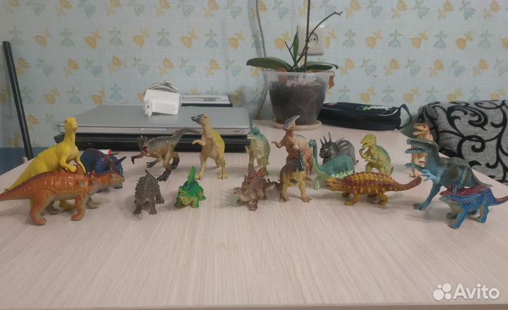 Коллекция из 18 игрушек динозавров