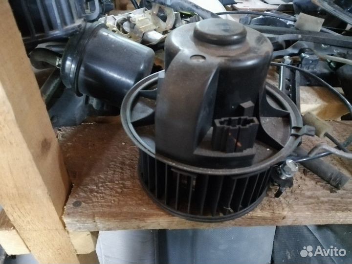 Моторчик печки передний Volkswagen Sharan
