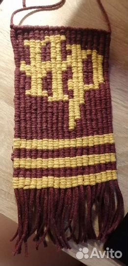 Небольшое панно с инициалами Гарри Поттера