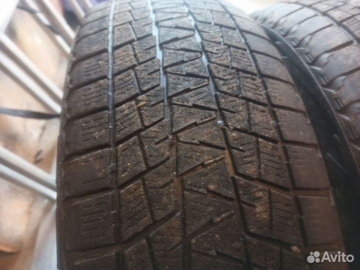 Bridgestone Blizzak DM-V1 215/75 R17 101