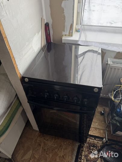 Газовая плита 4 комфорки, торг уместен