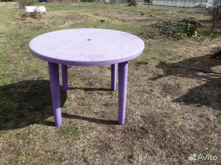 Стол пластиковый