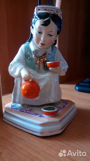 Узбечка с чайником статуэтка