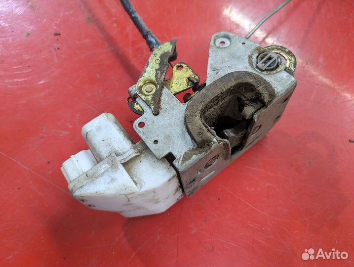 Замок двери передней правой VW Pointer