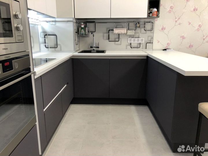 П-образная кухня. Кухонный гарнитур на заказ