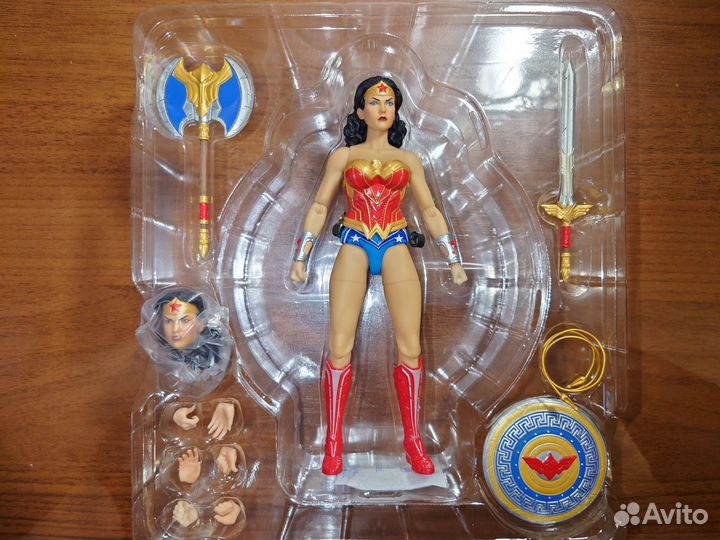 Mezco one:12 wonder woman