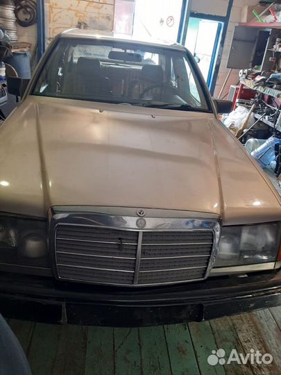 Капот на mercedes 124