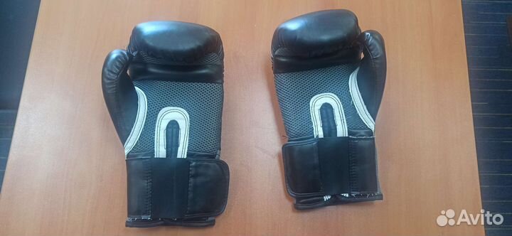 Боксерские перчатки 10 oz everlast