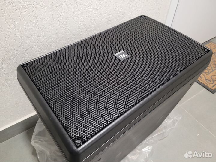 Сабвуфер JBL Control SB210