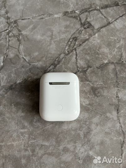 Apple AirPods (1-го поколения)