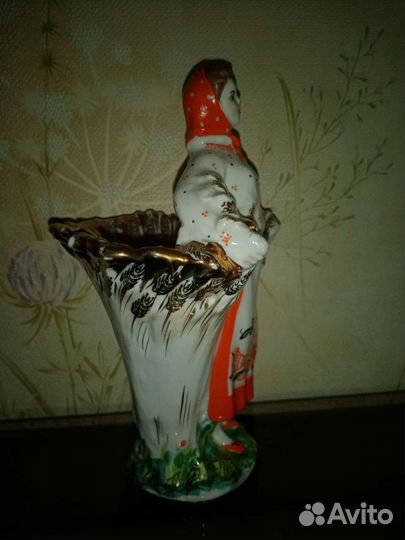 Фарфоровая статуэтка лфз