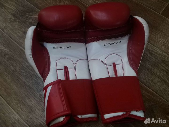 Боксерские перчатки adidas