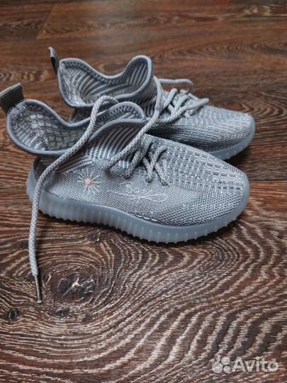 Кроссовки для девочки 29 размер новые