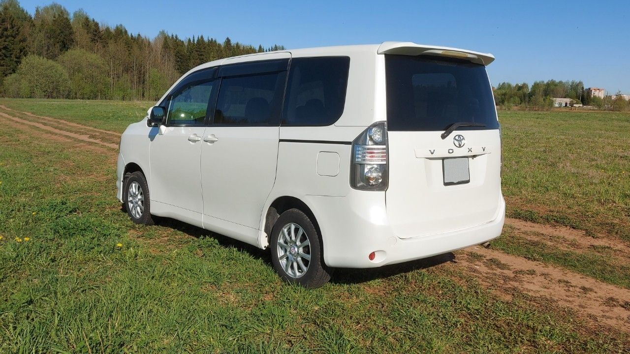 Toyota Voxy: фото из отзыва