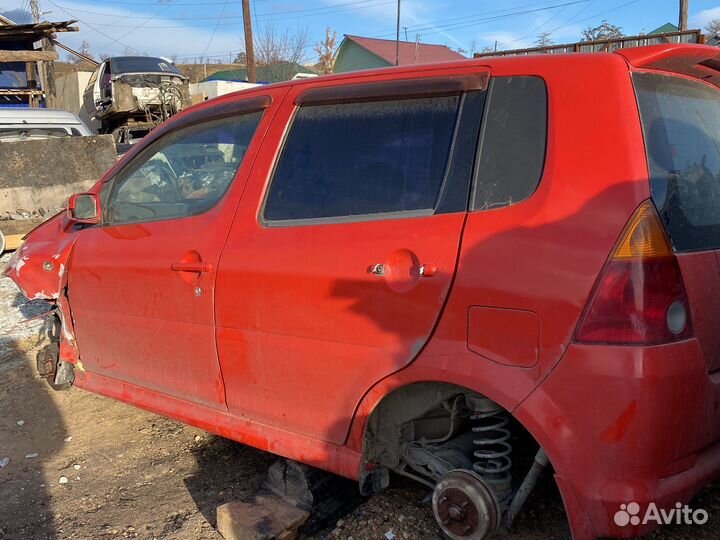 Дверь задняя левая daihatsu yrv