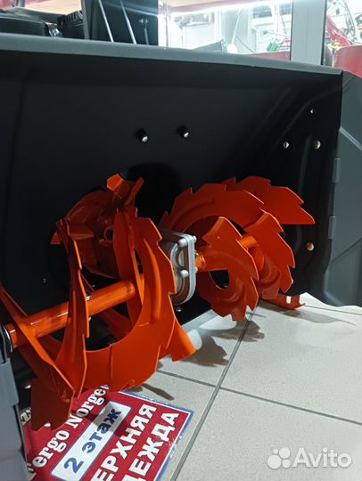 Самоходный бензиновый снегоуборщик Honda GX-270