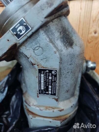 Гидромотор поворота башни крана